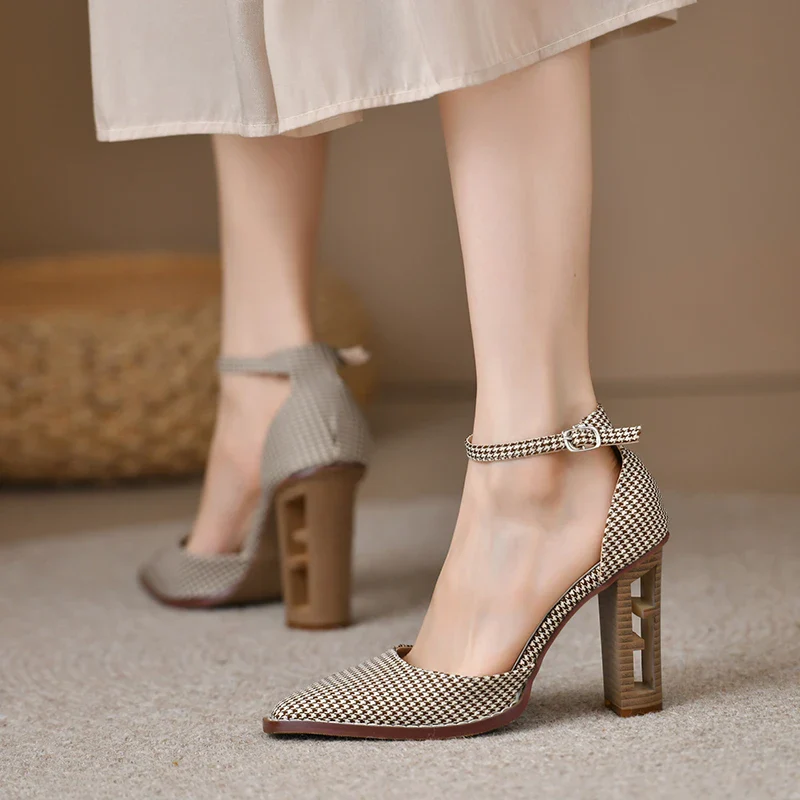 Aviana Pointed Toe Pumps - Image 3