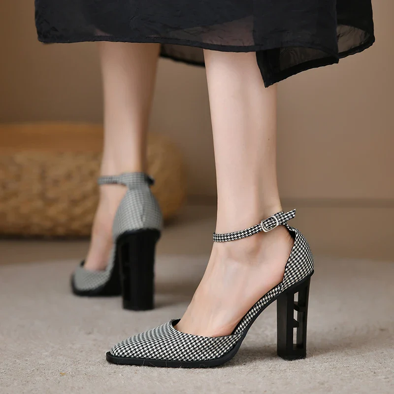 Aviana Pointed Toe Pumps - Image 9