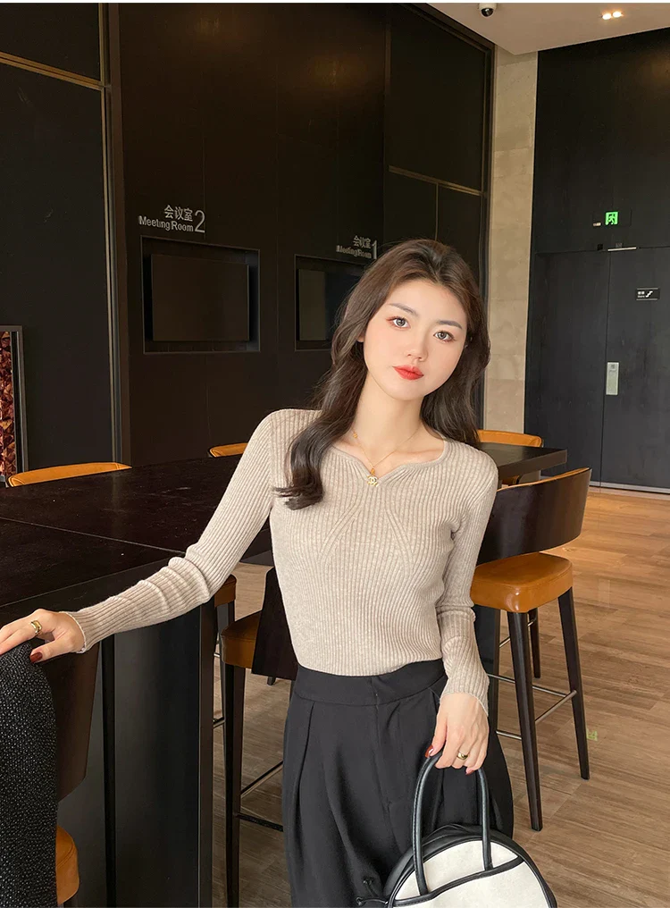 Cassie V Neck Knitted Pullover - Image 11