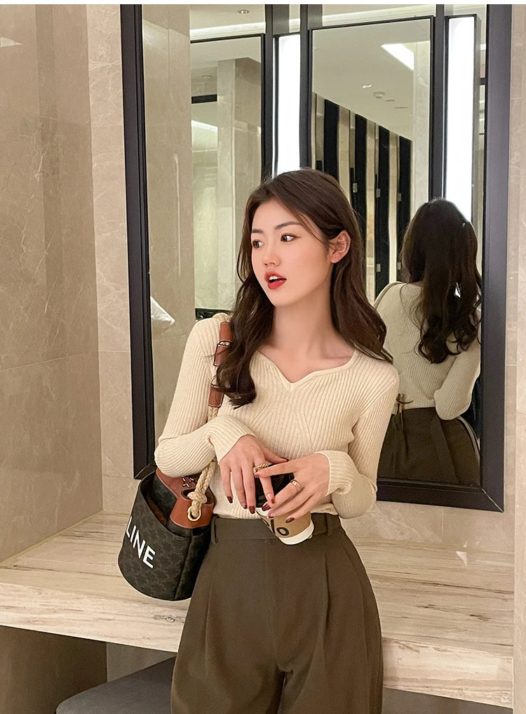 Cassie V Neck Knitted Pullover - Image 12