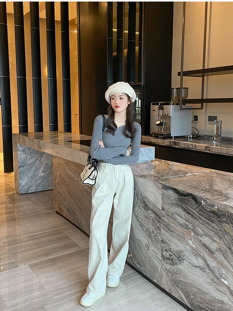 Cassie V Neck Knitted Pullover - Image 17