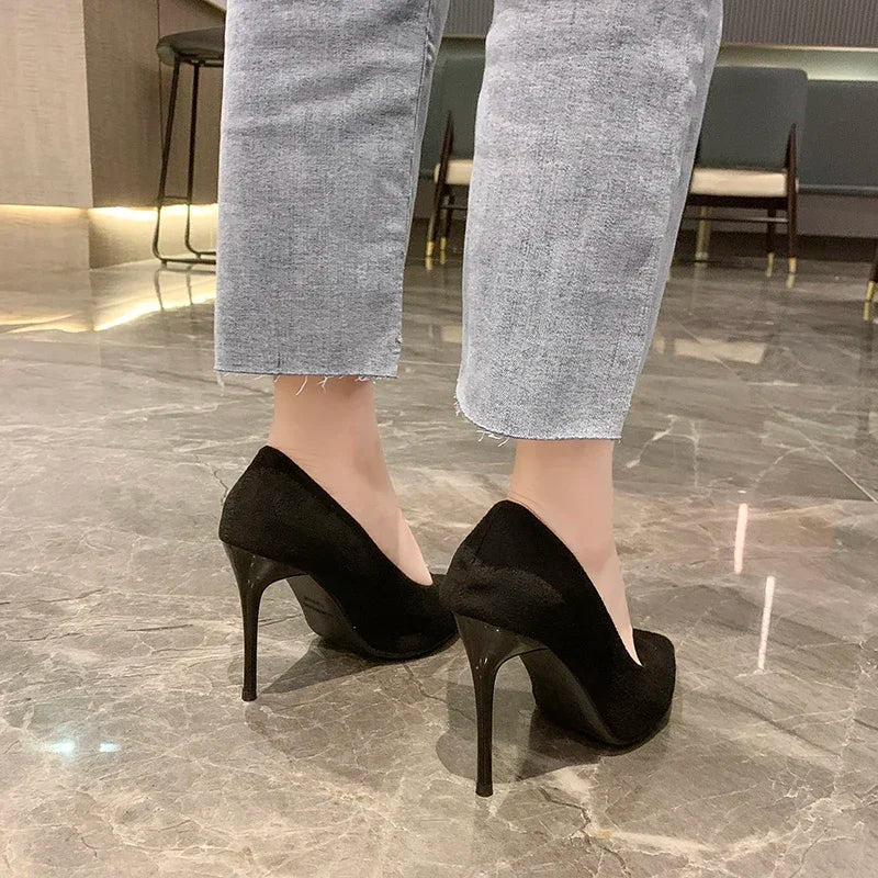 Kiana Pointed Toe Pumps - Image 12