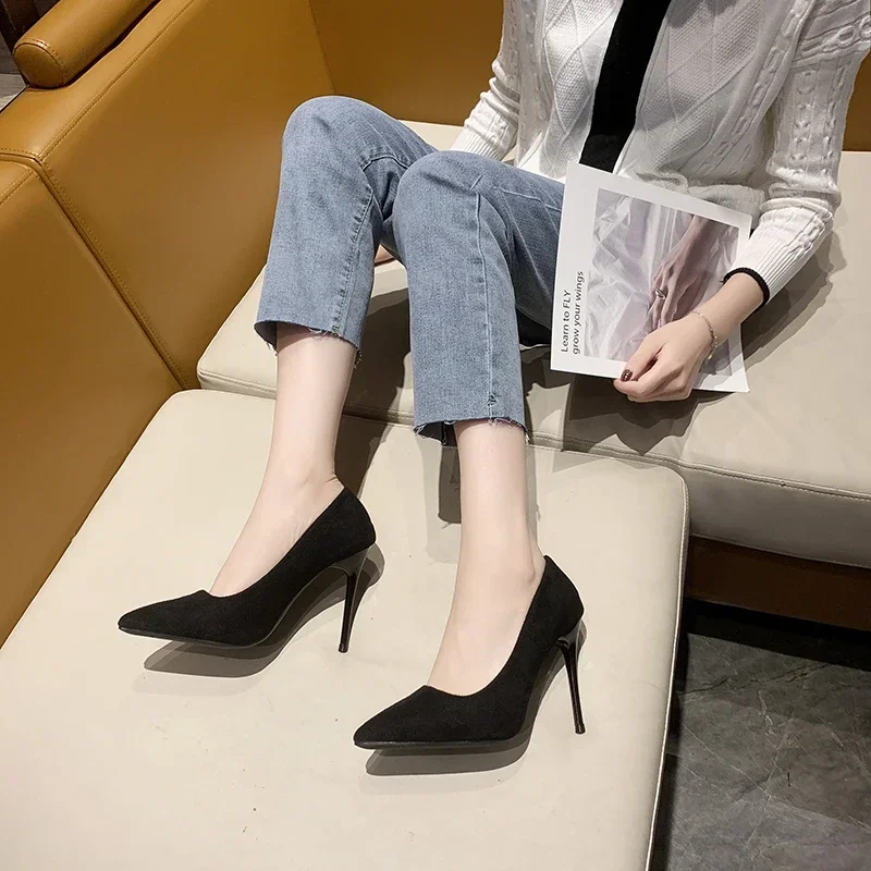 Kiana Pointed Toe Pumps - Image 19