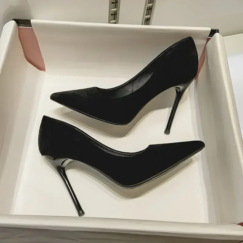 Kiana Pointed Toe Pumps - Image 21
