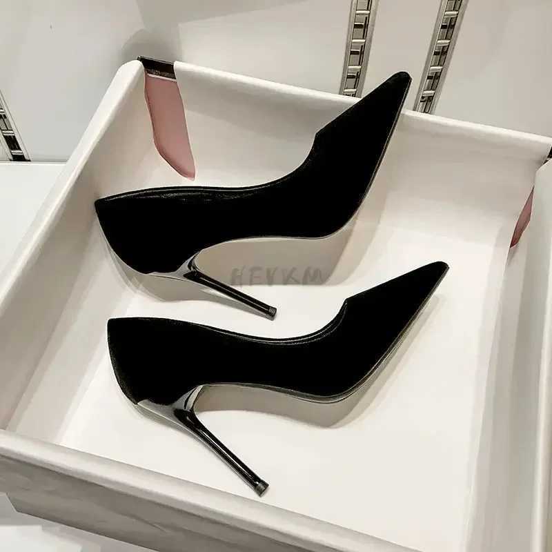Kiana Pointed Toe Pumps - Image 4
