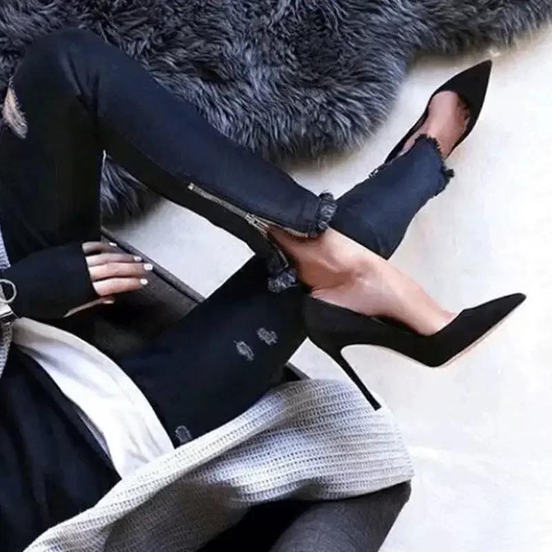 Kiana Pointed Toe Pumps - Image 8