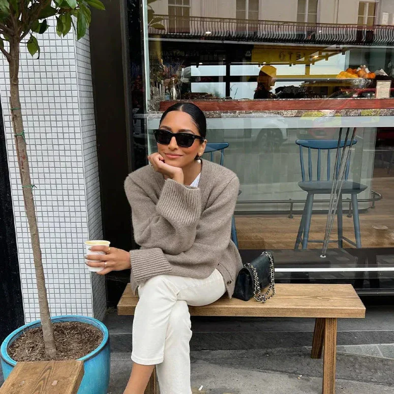 Old School V Neck Knit Cardigan - Image 10