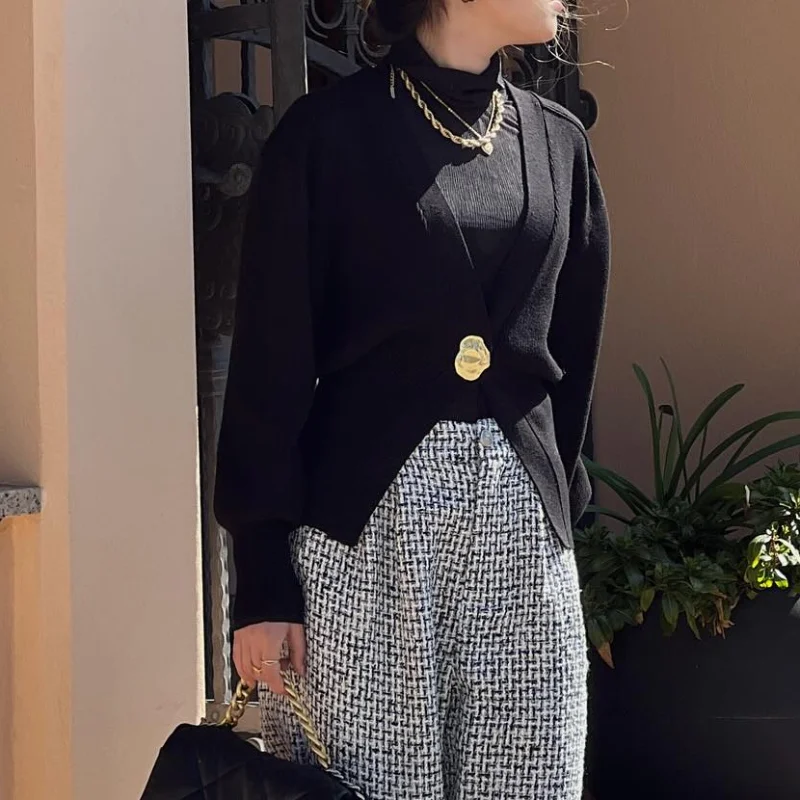 Rhode Isle V Neck Knitted Cardigan - Image 4
