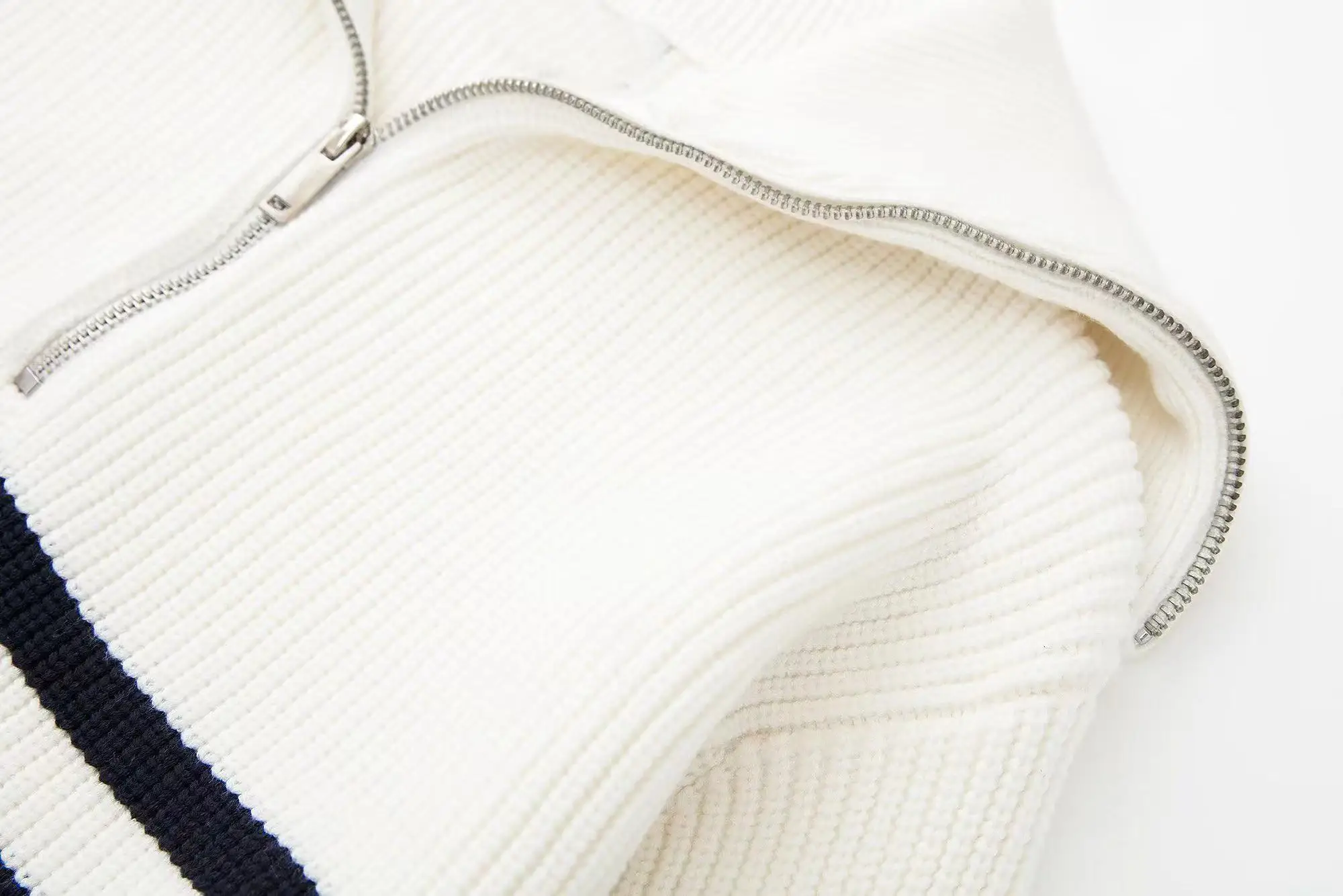 Sabrila Turtleneck Loose Pullover - Image 15
