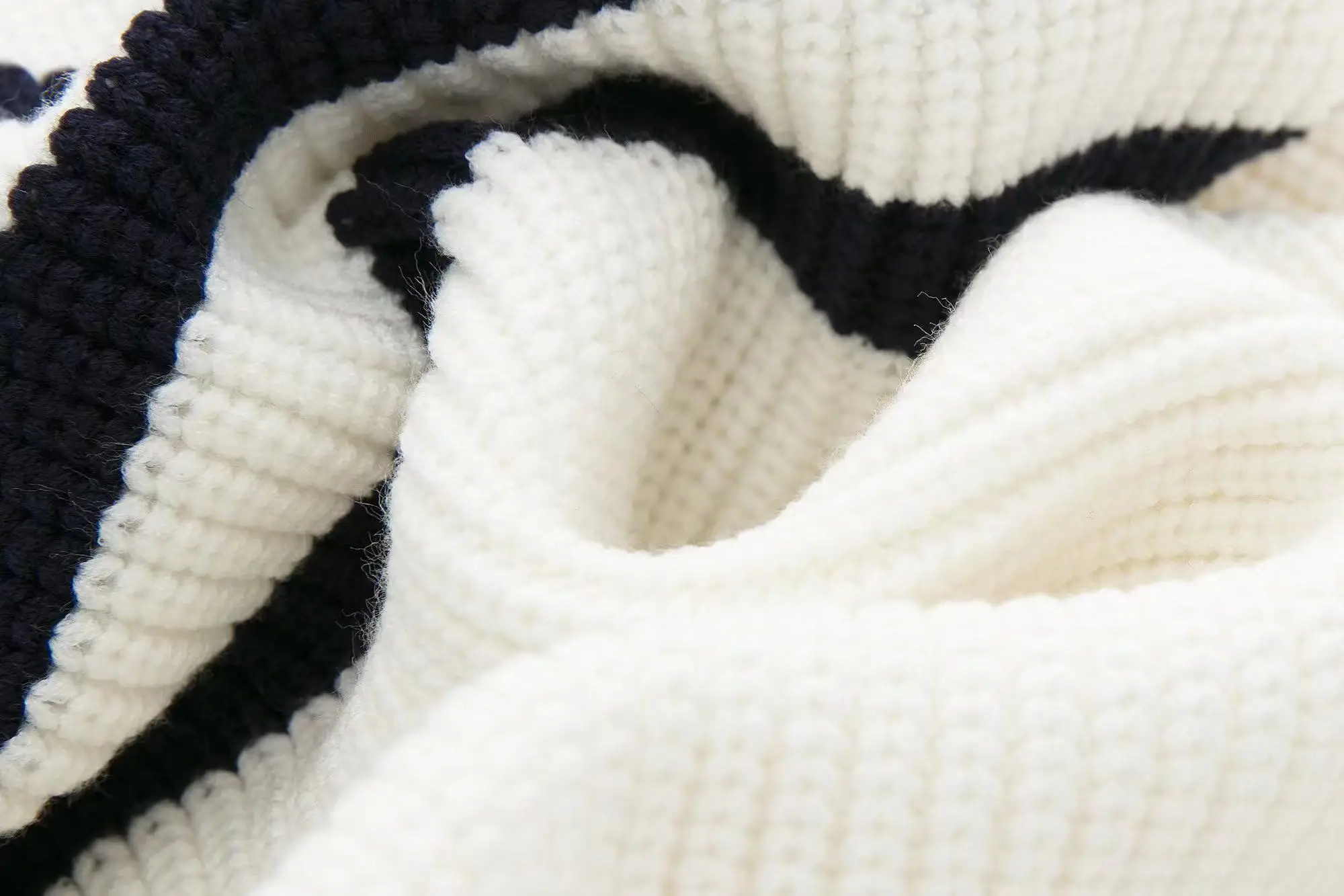 Sabrila Turtleneck Loose Pullover - Image 16