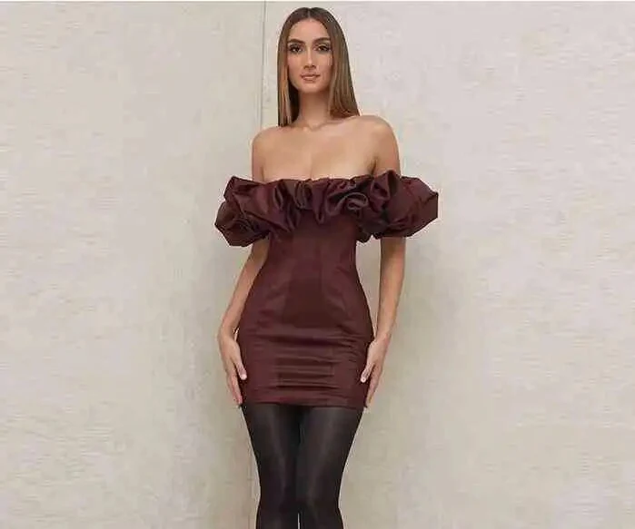 Sasha's Elegant Neckline Dress - Image 23