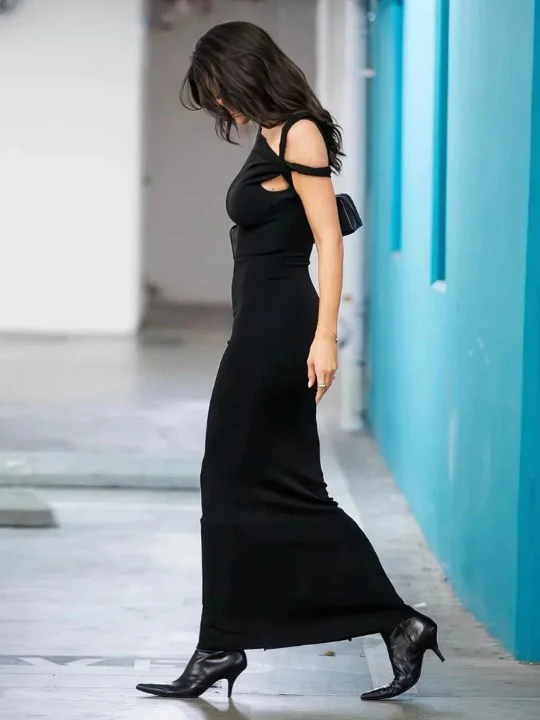 Timeless Twist Body Hugging Dress - Image 3
